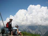 Sonnenkopf mit Wolken